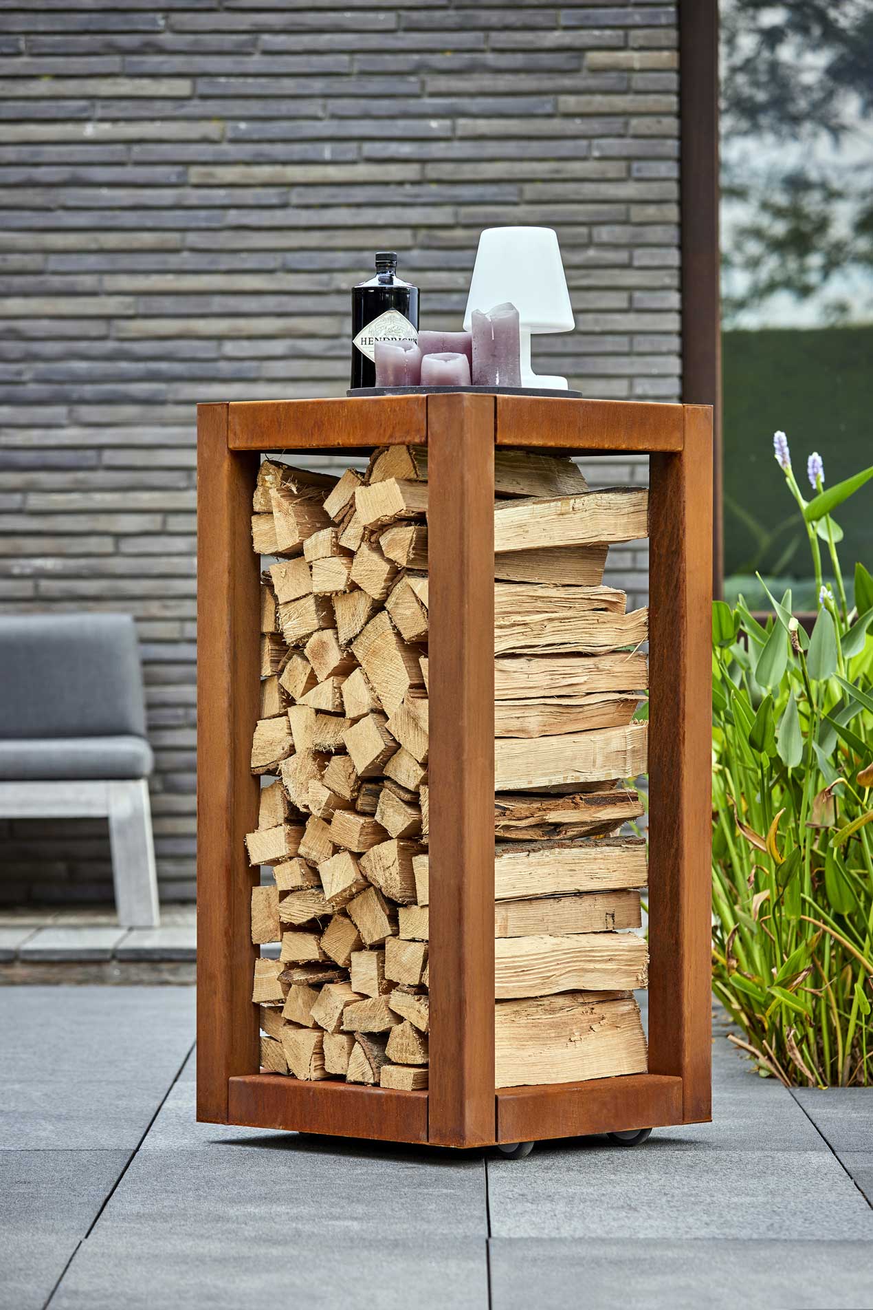 QUARUBOX mobiles Holzlager Cortenstahl QUARUBOX mobiles Holzlager Cortenstahl