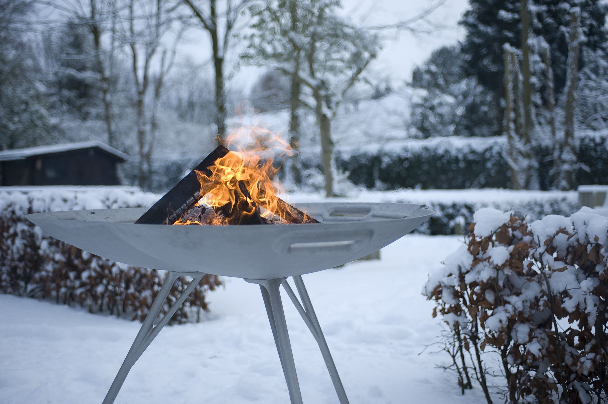 LOTUS high Design Feuerschale aus Aluminium-Druckguss